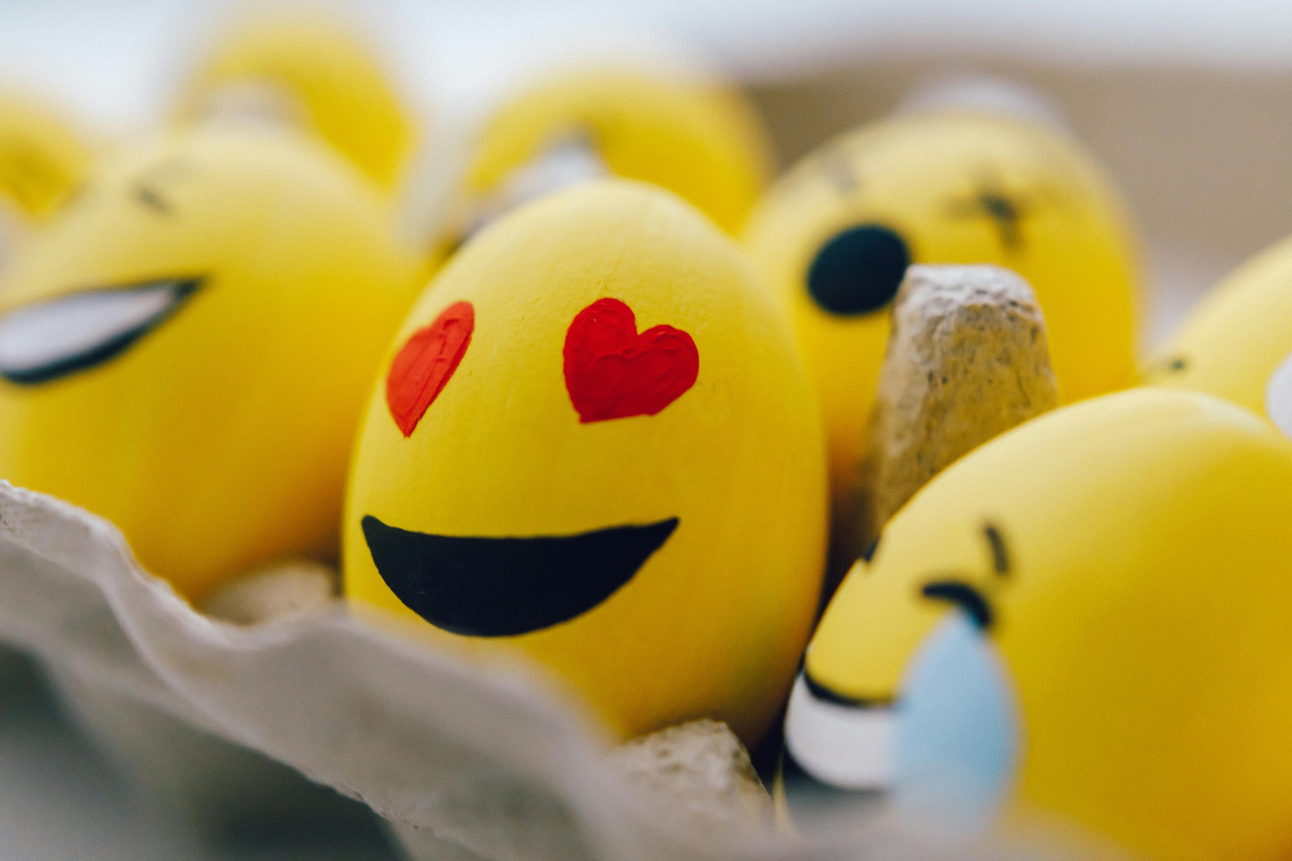Ilustrasi lambang emoji love